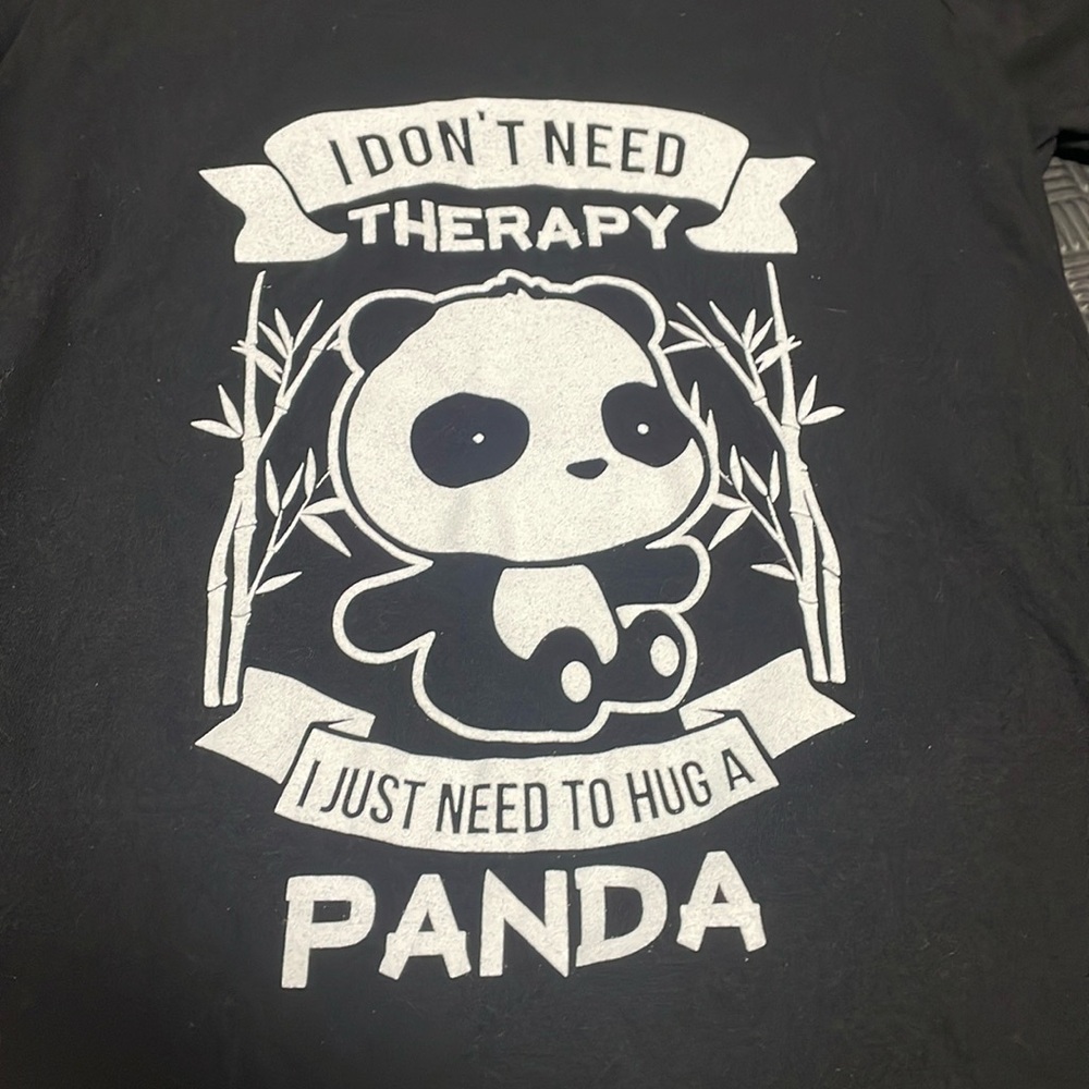 Teespring black t shirt size XS I don’t need therapy. I just need to hug-panda
